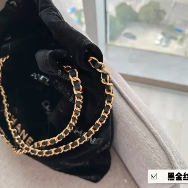 chanel 22bag 黑金絲絨超酷哦！黑絲絨亮片/高級感可以封神啦