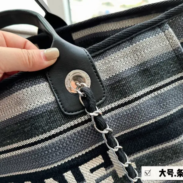 小香家2023 牛仔沙滩包🏖️ 安排！安排！ 今年出的这个沙滩包可太好看了! 水洗做旧款更加有高级感