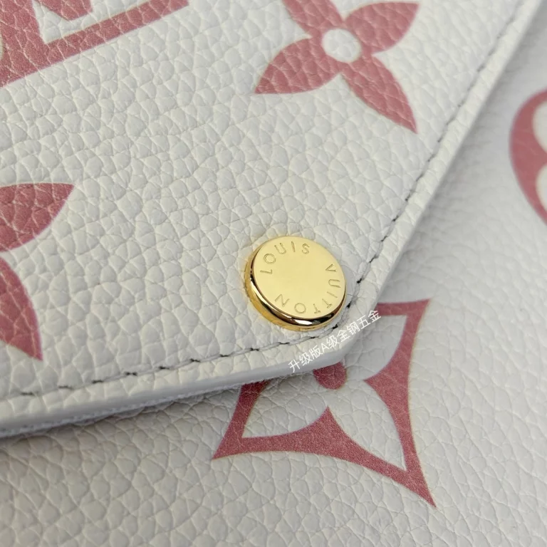 複刻LV Pochette Felicie系列M82047鏈條包,正品級品質 32 複刻LV 複刻LV Pochette Felicie系列M82047鏈條包,正品級品質 複刻LV
