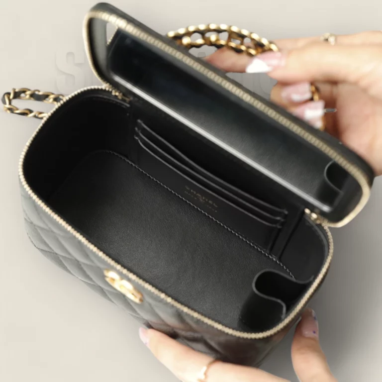 台灣高仿奢侈品Chanel22S黑金化妝包