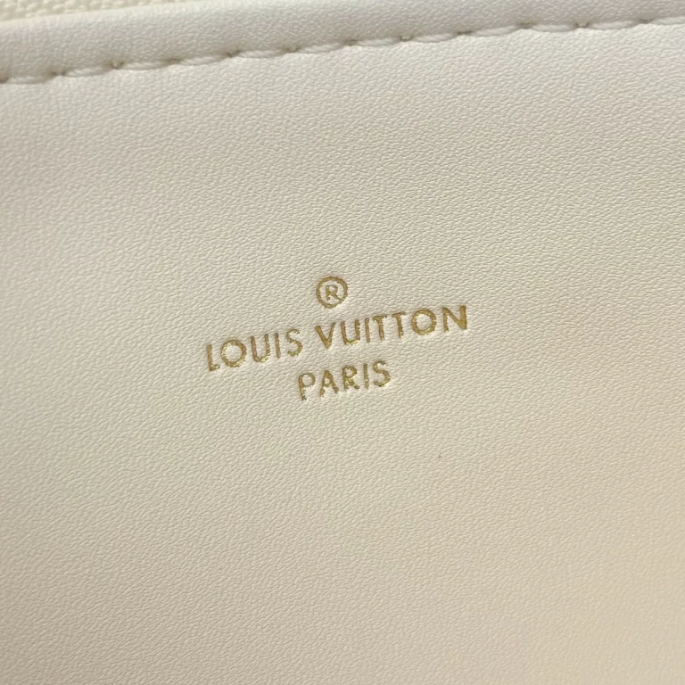 複刻LV Pochette Felicie系列M82047鏈條包,正品級品質 30 複刻LV 複刻LV Pochette Felicie系列M82047鏈條包,正品級品質 複刻LV