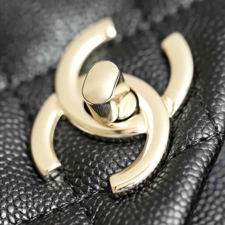 Chanel高仿背包23K系列坦克炸藥包黑淡金大號 19 Chanel高仿背包23K系列坦克炸藥包黑淡金大號