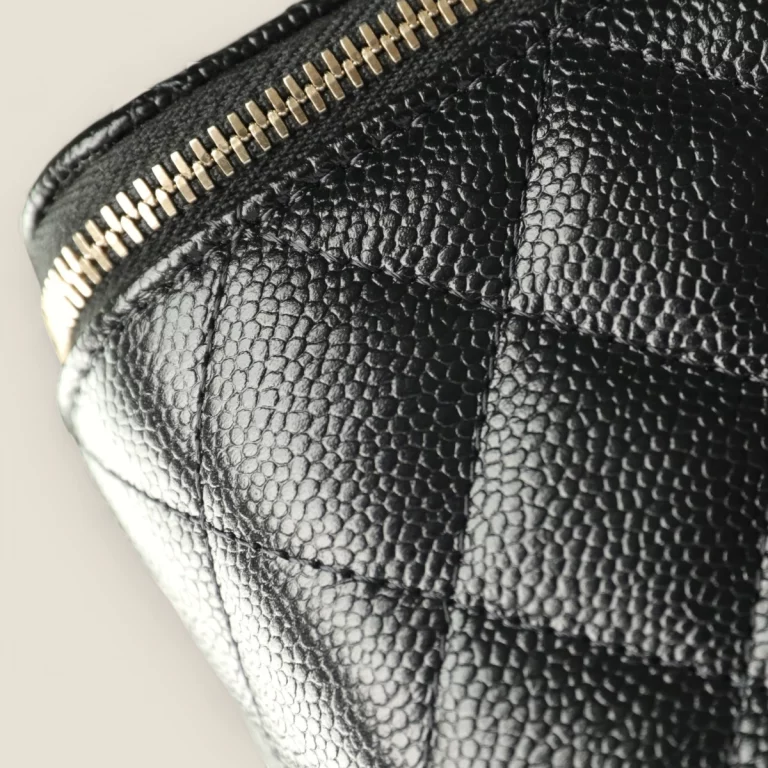 台灣高仿奢侈品Chanel22S黑金化妝包