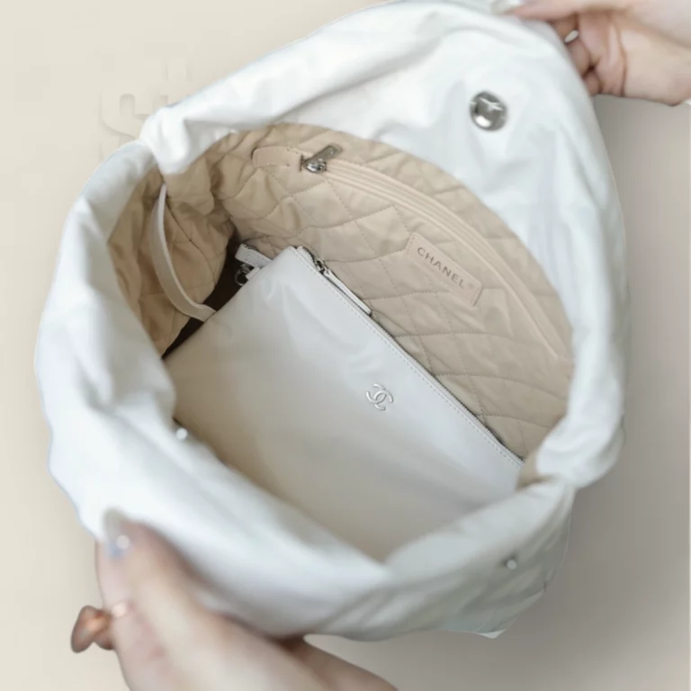 小香Chanel 22Bag系列銀扣購物袋，高仿版完美還原奢華質感