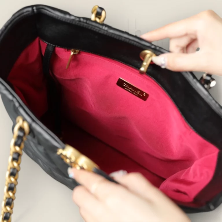 Chanel購物袋Bag19系列黑色小羊皮高端仿真版，頂級品質打造 Chanel購物袋