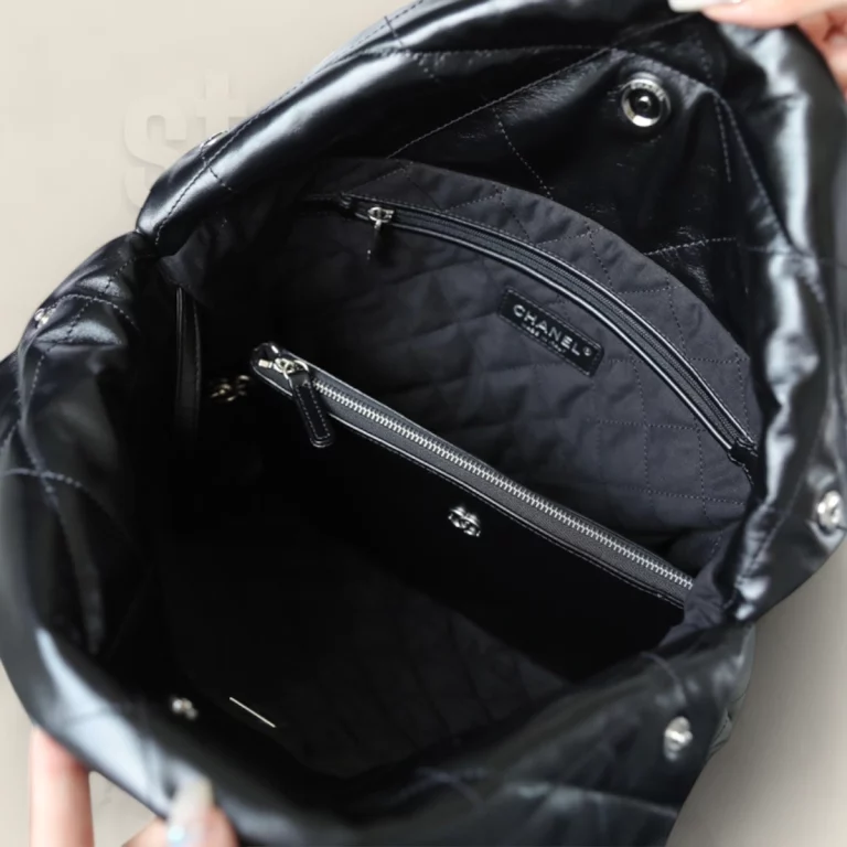 高仿官網同款Chanel 22Bag黑銀小號購物袋，頂級復刻版完美再現