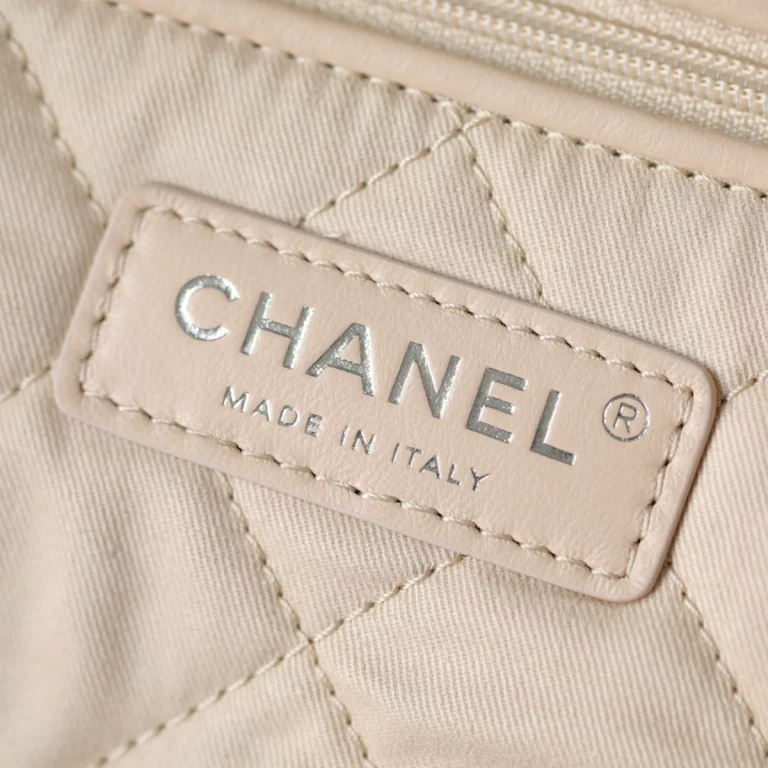 小香Chanel 22Bag系列銀扣購物袋，高仿版完美還原奢華質感