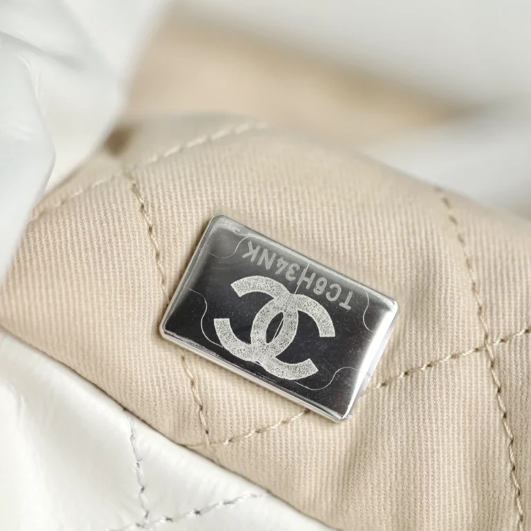 小香Chanel 22Bag系列銀扣購物袋，高仿版完美還原奢華質感