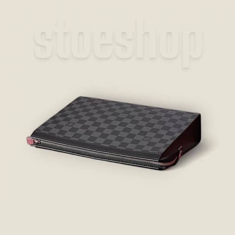 高仿原單LV男款手拿包 - Pochette Voyage系列M41696，棋盤格復刻版