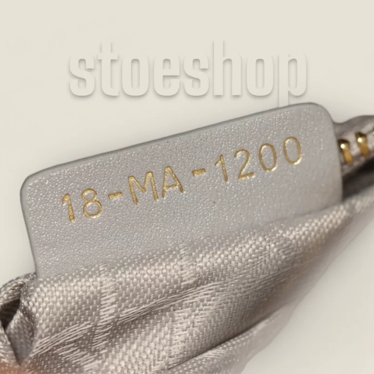 臺灣高仿迪奧 Lady系列乳灰色小羊皮迷你包 - 精品 貨號: M0505OADU-M11G 31 臺灣高仿迪奧 Lady系列乳灰色小羊皮迷你包 - 精品 貨號: M0505OADU-M11G