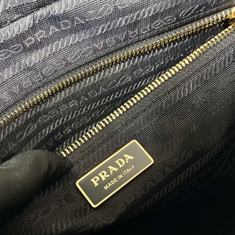 包包高仿普拉達Prada ReEdition系列中古袋大號 - 精品時尚選擇 1BG467-2AOS-F0002