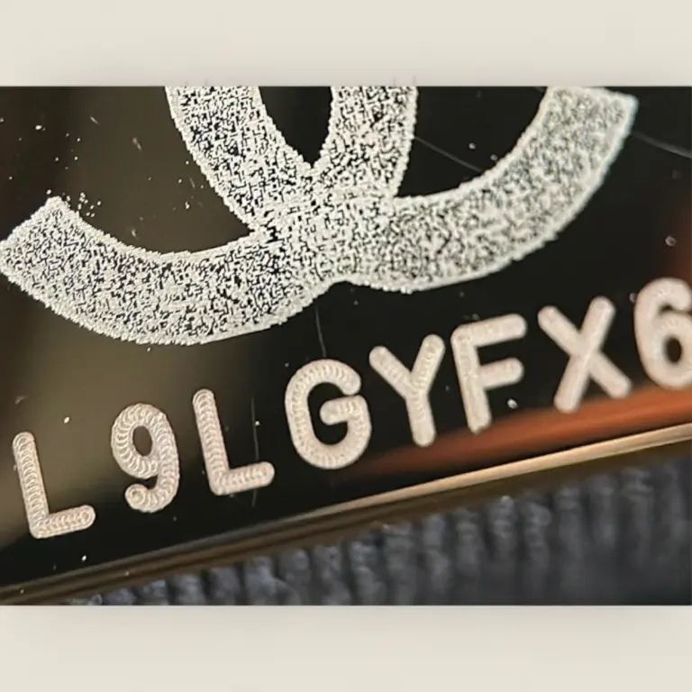頂級精仿Chanel 24A Bowling Bag保齡球包——法國Montebello胎牛皮與復古砂金完美結合的時尚之選 頂級精仿Chanel
