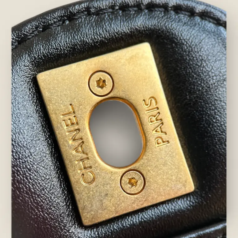 頂級精仿Chanel 24A Bowling Bag保齡球包——法國Montebello胎牛皮與復古砂金完美結合的時尚之選 頂級精仿Chanel