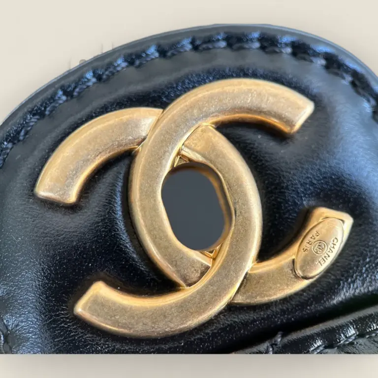 頂級精仿Chanel 24A Bowling Bag保齡球包——法國Montebello胎牛皮與復古砂金完美結合的時尚之選 頂級精仿Chanel