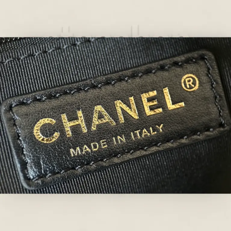 頂級精仿Chanel 24A Bowling Bag保齡球包——法國Montebello胎牛皮與復古砂金完美結合的時尚之選 頂級精仿Chanel