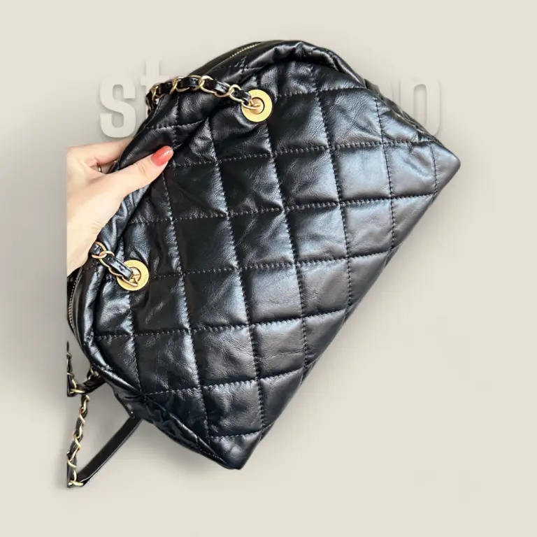 頂級精仿Chanel 24A Bowling Bag保齡球包——法國Montebello胎牛皮與復古砂金完美結合的時尚之選 頂級精仿Chanel