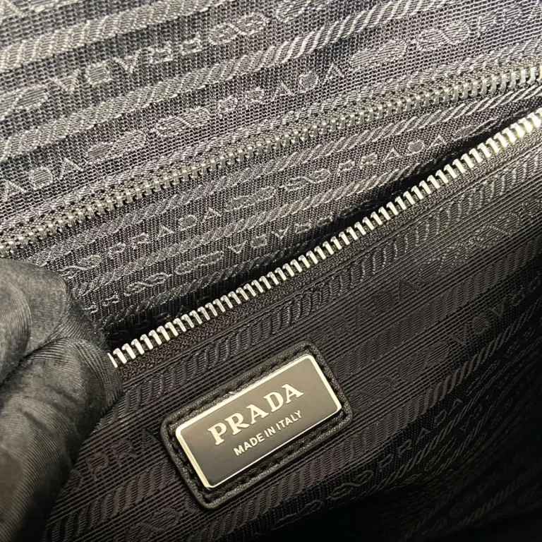 香港高仿普拉達Prada ReEdition系列旅行袋黑色，完美選擇 2VA009