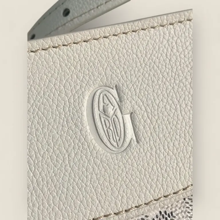頂級版本 Goyard Hirondelle 包包 - 多功能設計,輕鬆駕馭各種場合 12 頂級版本 Goyard Hirondelle 包包 - 多功能設計,輕鬆駕馭各種場合