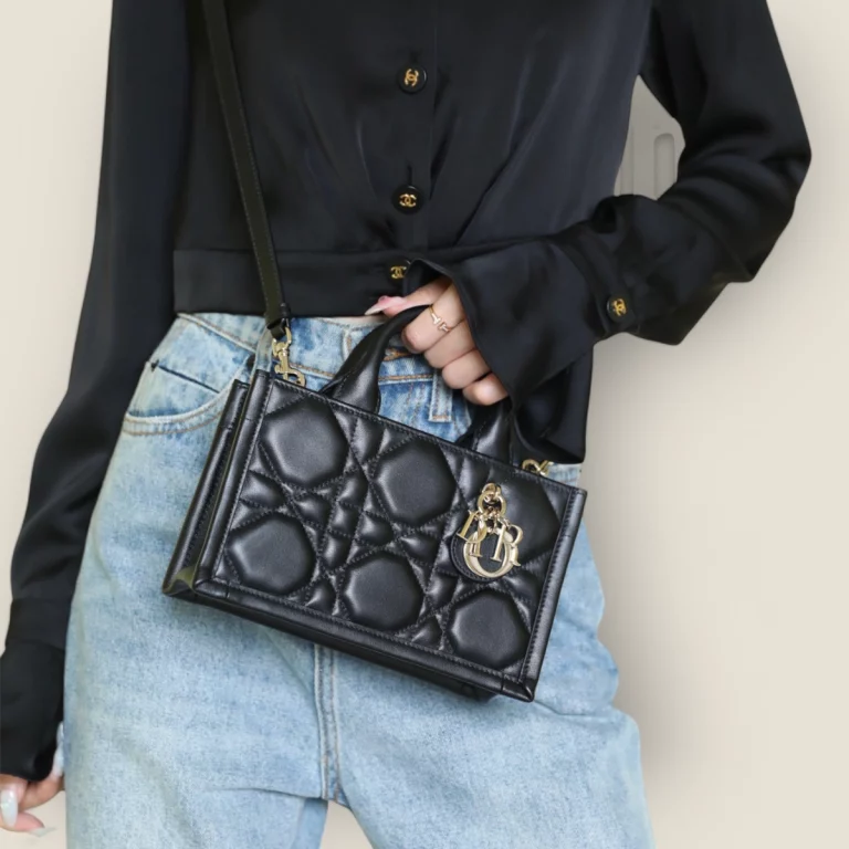 香港高仿迪奧 Book Tote 牛皮革黑色單肩包 - S5573OWHP-M900