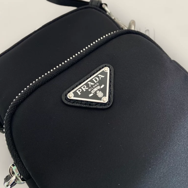 代購高仿普拉達Prada Re-Edition 2ZT024手機包 - 高品質時尚配件 2ZT024-DMI-F0002