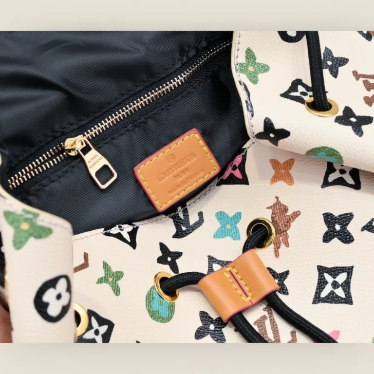 顶级精仿LV与Tyler联名款Christopher中号双肩包——手绘Monogram与个性元素的完美融合 顶级精仿LV