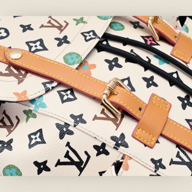 顶级精仿LV与Tyler联名款Christopher中号双肩包——手绘Monogram与个性元素的完美融合 顶级精仿LV