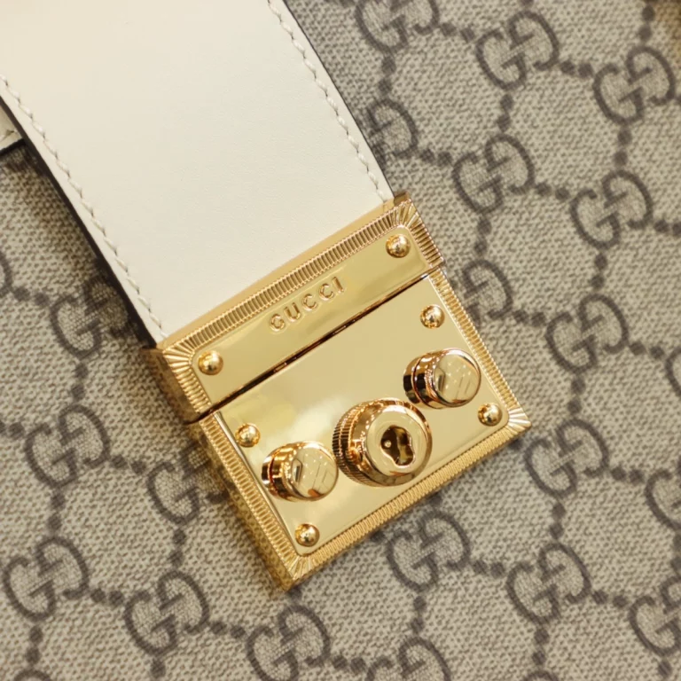 高仿古馳手袋Padlock系列:經典白色中號頂級版介紹貨號:479197-KHNKG-9761 27 高仿古馳手袋Padlock系列:經典白色中號頂級版介紹貨號:479197-KHNKG-9761