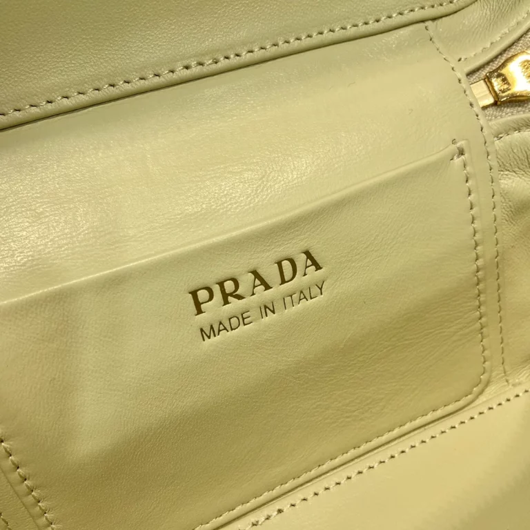 頂級高仿普拉達Prada化妝包系列 - 黃油綠，完美奢華選擇 1BH202