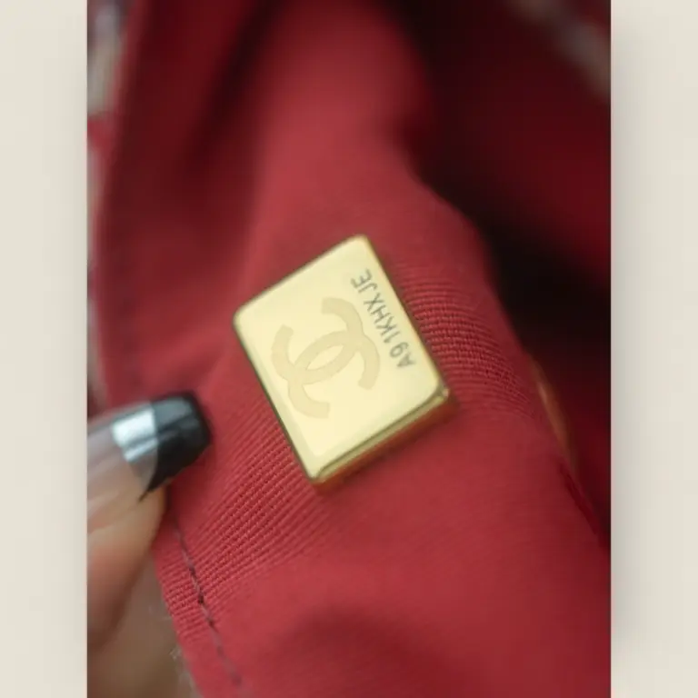 高仿CHANEL 24N Coco Neige 紅格紋雙肩包 - 冬季限定款時尚背包 高仿CHANEL