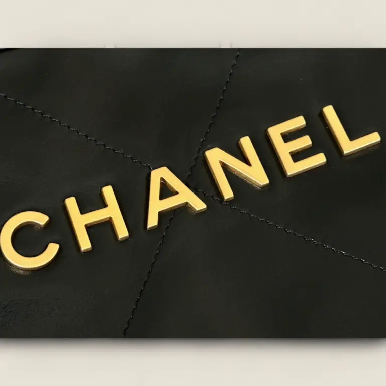頂級精仿Chanel 24B 22bag垃圾袋黑金小號——Montebello小牛皮與復古砂金五金的時尚實用之選 頂級精仿Chanel 24B