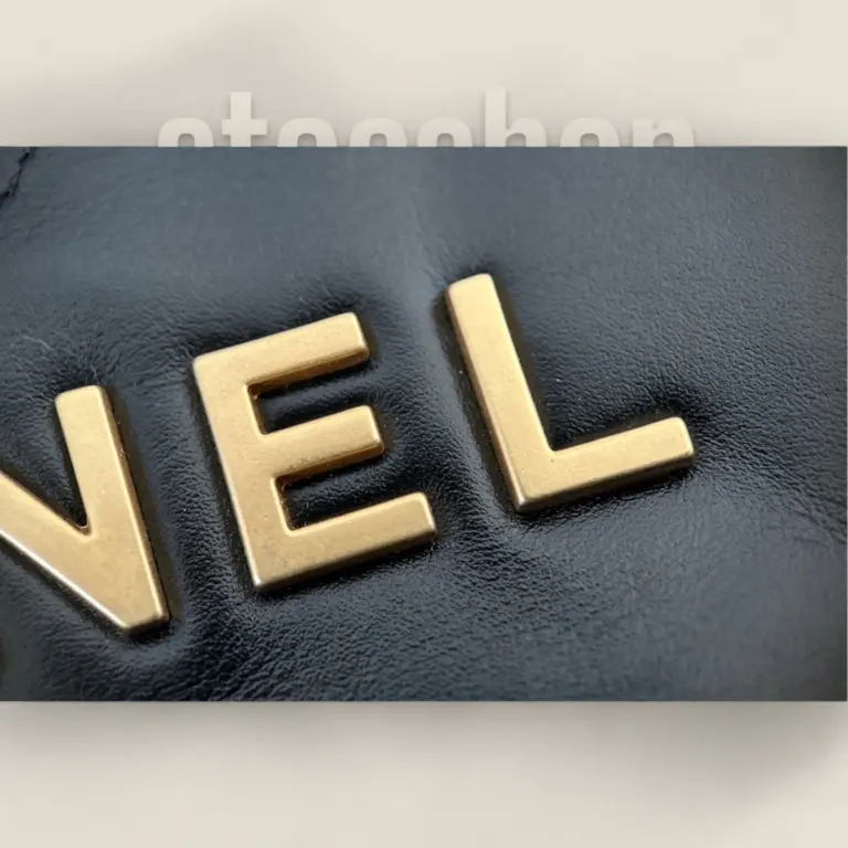頂級精仿Chanel 24B 22bag垃圾袋黑金小號——Montebello小牛皮與復古砂金五金的時尚實用之選 頂級精仿Chanel 24B