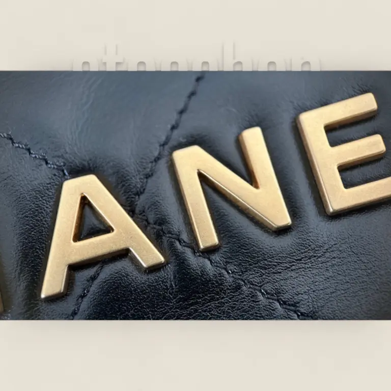 頂級精仿Chanel 24B 22bag垃圾袋黑金小號——Montebello小牛皮與復古砂金五金的時尚實用之選 頂級精仿Chanel 24B