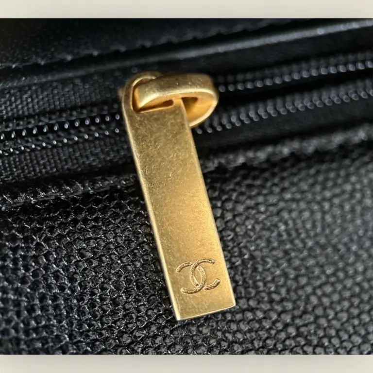 頂級精仿Chanel 24B CF Mini Handle荔枝皮包——小牛荔枝皮與18K香檳金五金的極致奢華之選 頂級精仿Chanel 24B CF