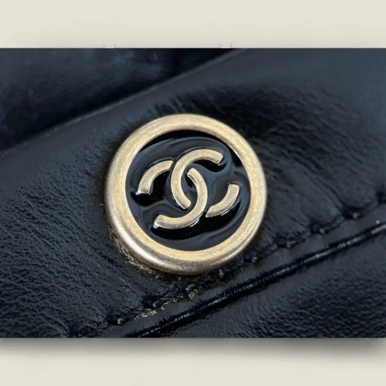 頂級精仿Chanel 24B 22bag垃圾袋黑金小號——Montebello小牛皮與復古砂金五金的時尚實用之選 頂級精仿Chanel 24B
