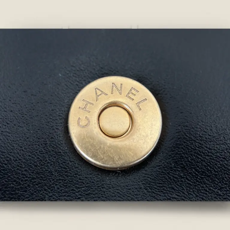 頂級精仿Chanel 24B 22bag垃圾袋黑金小號——Montebello小牛皮與復古砂金五金的時尚實用之選 頂級精仿Chanel 24B