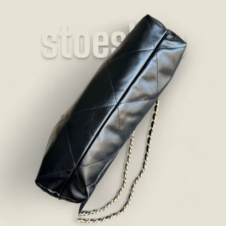 頂級精仿Chanel 24B 22bag垃圾袋黑金小號——Montebello小牛皮與復古砂金五金的時尚實用之選 頂級精仿Chanel 24B