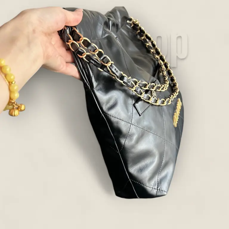 頂級精仿Chanel 24B 22bag垃圾袋黑金小號——Montebello小牛皮與復古砂金五金的時尚實用之選 頂級精仿Chanel 24B