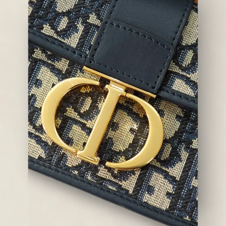 頂級高仿迪奧Miss Montaigne 迷你鏈條手袋 - 2024 冬季藍色 Oblique 印花面料,優雅實用設計 74 頂級高仿迪奧Miss Montaigne 頂級高仿迪奧Miss Montaigne 迷你鏈條手袋 - 2024 冬季藍色 Oblique 印花面料,優雅實用設計 頂級高仿迪奧Miss Montaigne