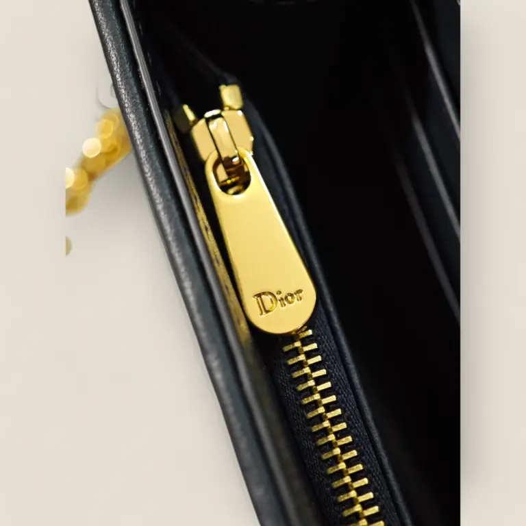 頂級高仿迪奧Miss Montaigne 迷你鏈條手袋 - 2024 冬季藍色 Oblique 印花面料,優雅實用設計 89 頂級高仿迪奧Miss Montaigne 頂級高仿迪奧Miss Montaigne 迷你鏈條手袋 - 2024 冬季藍色 Oblique 印花面料,優雅實用設計 頂級高仿迪奧Miss Montaigne