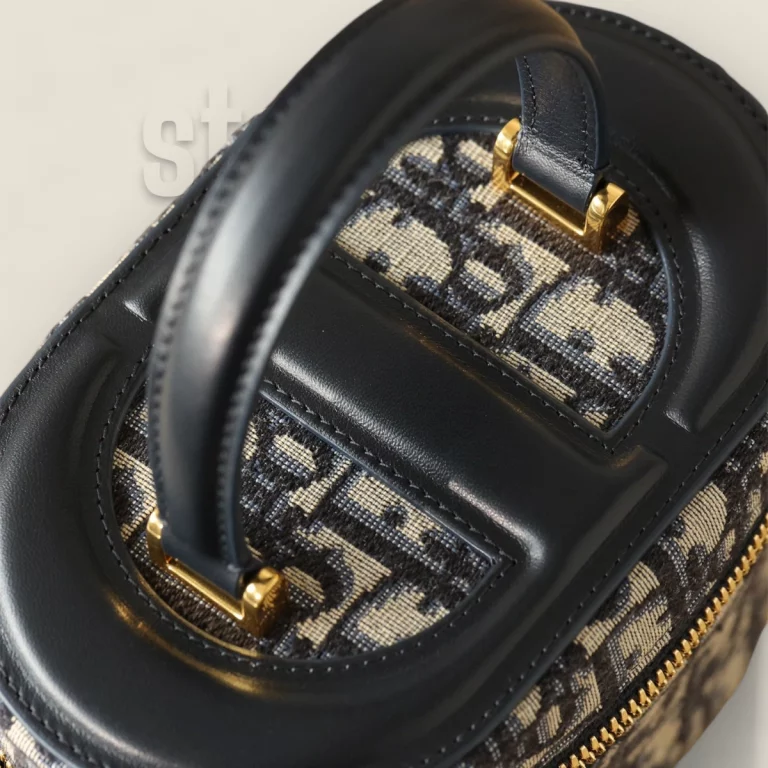 代購高仿迪奧 Signature Vanity系列盒子包 - 專業品質，時尚選擇 貨號: S2203UTZQ-M928