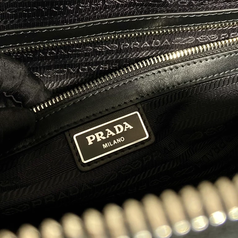 頂級原單高仿普拉達Prada Re-Edition系列旅行袋 - ,時尚與品質的完美結合 2VC018-9Z2-F0002-V-OOO 20 頂級原單高仿普拉達Prada Re-Edition系列旅行袋 - ,時尚與品質的完美結合 2VC018-9Z2-F0002-V-OOO