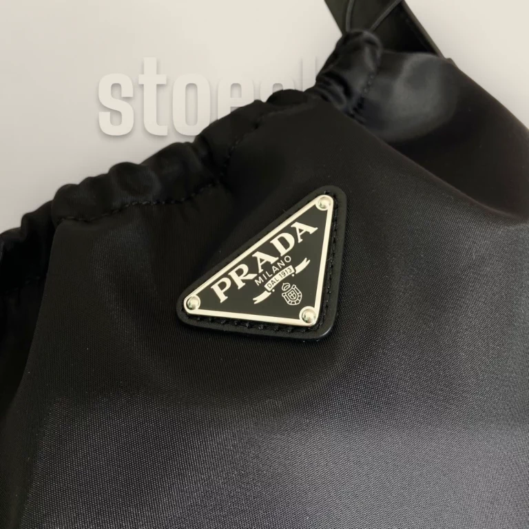 臺灣精品高仿普拉達Prada ReEdition 小號腋下包 - 黑色 B6249