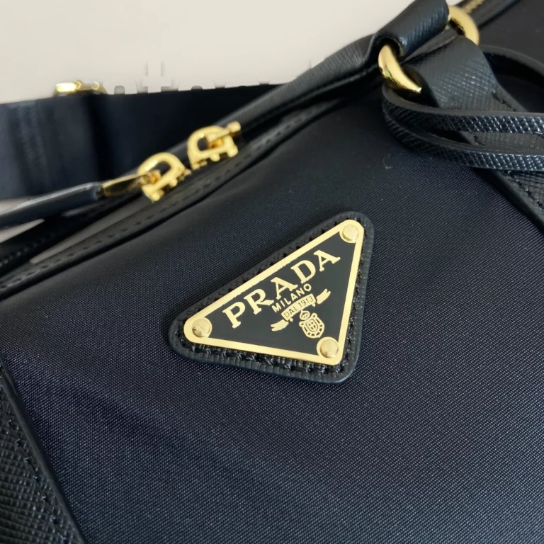臺灣高仿普拉達Prada ReEdition系列手提包 - 黑色購買指南 1BB233