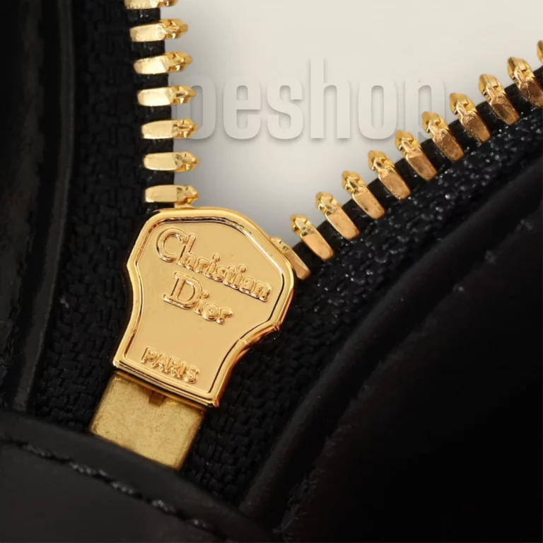 代購高仿迪奧 Signature Vanity系列盒子包 - 專業品質，時尚選擇 貨號: S2203UTZQ-M928