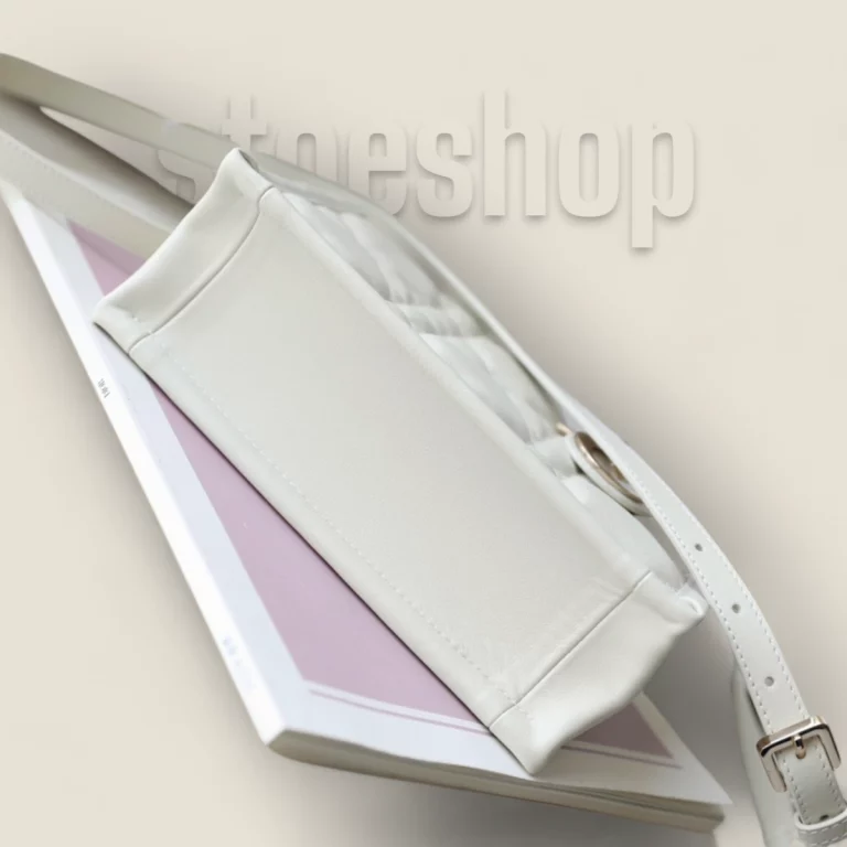 臺灣高仿迪奧 Book Tote系列 白色牛皮單肩包 - S5573OWHP-M030