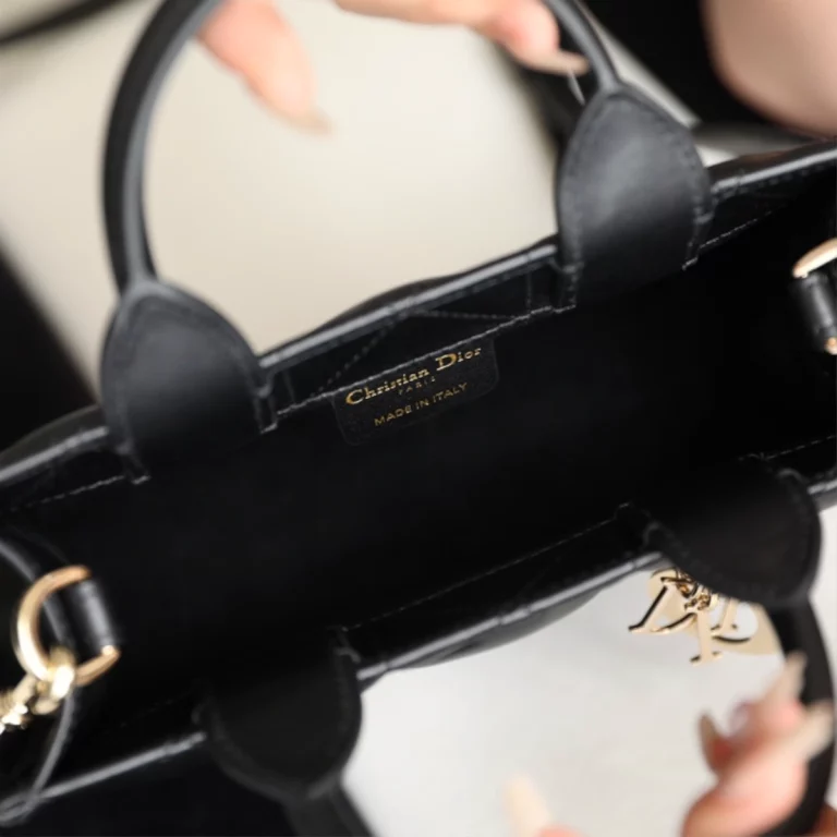 香港高仿迪奧 Book Tote 牛皮革黑色單肩包 - S5573OWHP-M900