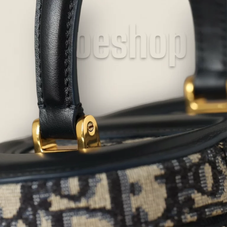代購高仿迪奧 Signature Vanity系列盒子包 - 專業品質，時尚選擇 貨號: S2203UTZQ-M928