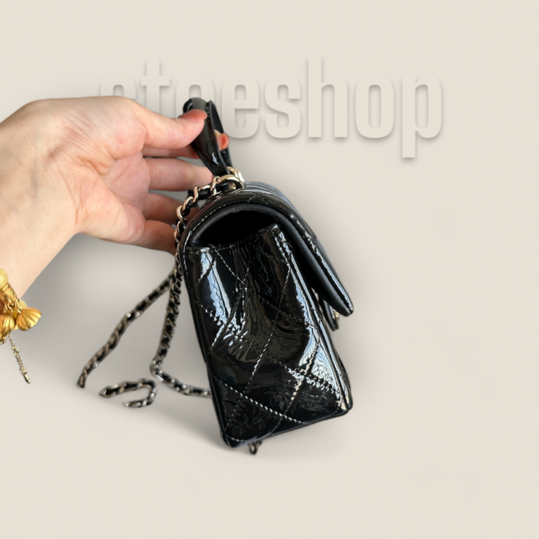 頂級精仿Chanel 24B CF Mini Handle黑色漆皮包——小牛漆皮與18K香檳金五金的極致奢華之選 頂級精仿Chanel 24B