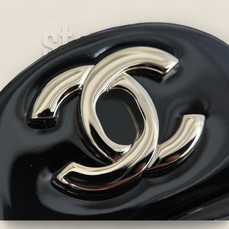 頂級精仿Chanel 24B CF Mini Handle黑色漆皮包——小牛漆皮與18K香檳金五金的極致奢華之選 頂級精仿Chanel 24B