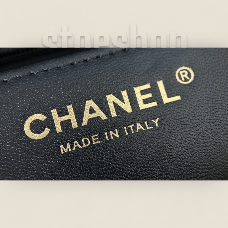 頂級精仿Chanel 24B CF Mini Handle黑色漆皮包——小牛漆皮與18K香檳金五金的極致奢華之選 頂級精仿Chanel 24B